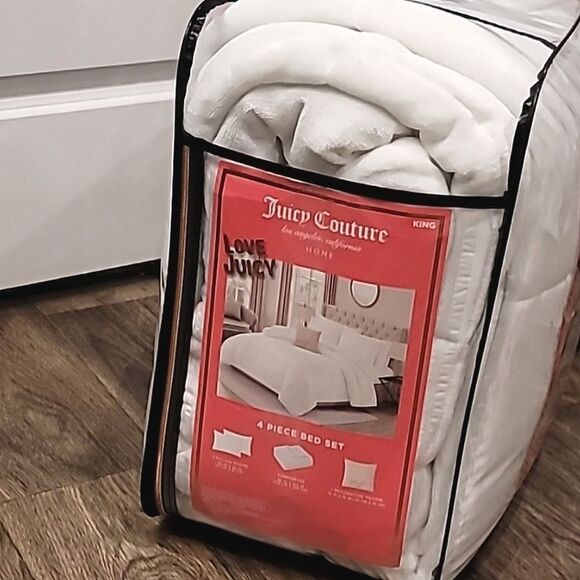 Juicy Couture Plush Velour 4-PC King Bed Set- White/Pink - Picture 8 of 9